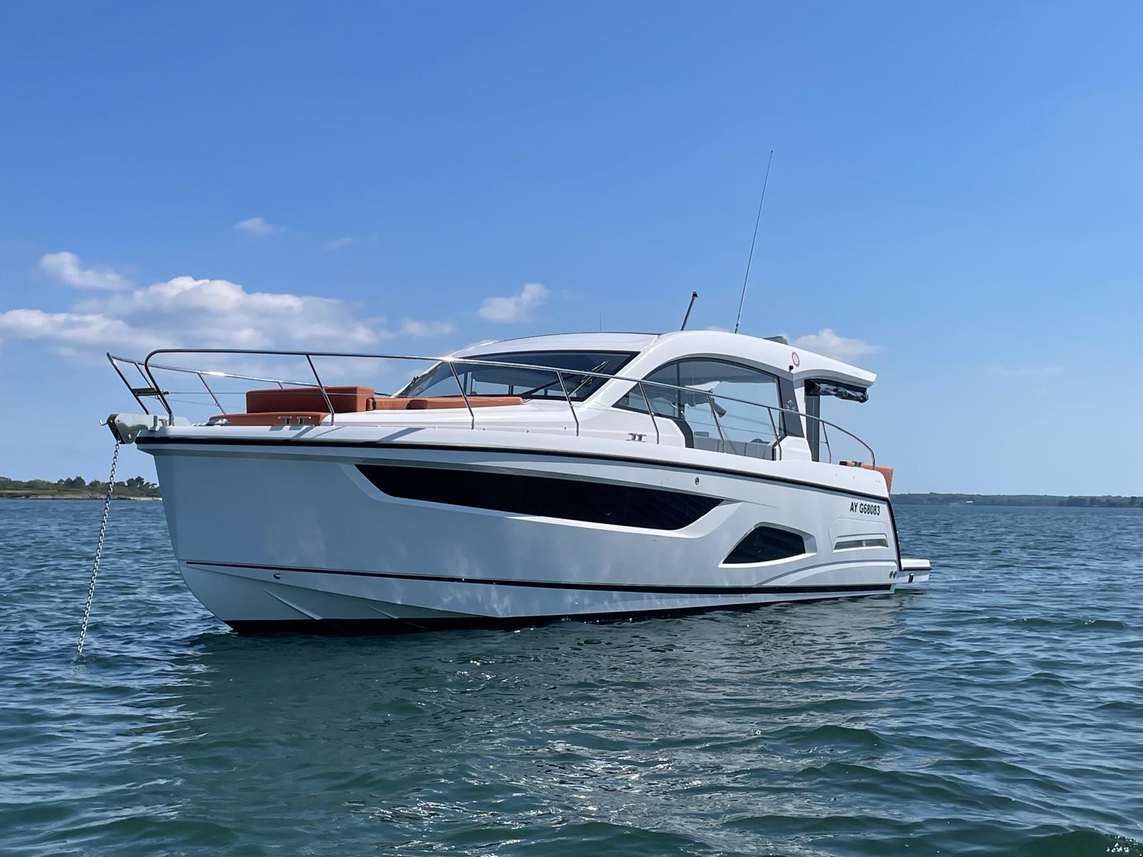 2024 Sealine C390