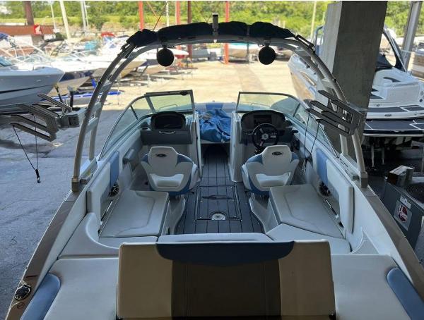 2022 Chaparral 23 Surf