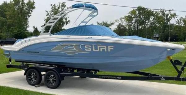 2022 Chaparral 23 Surf
