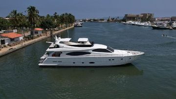 2004 Ferretti Yachts 760