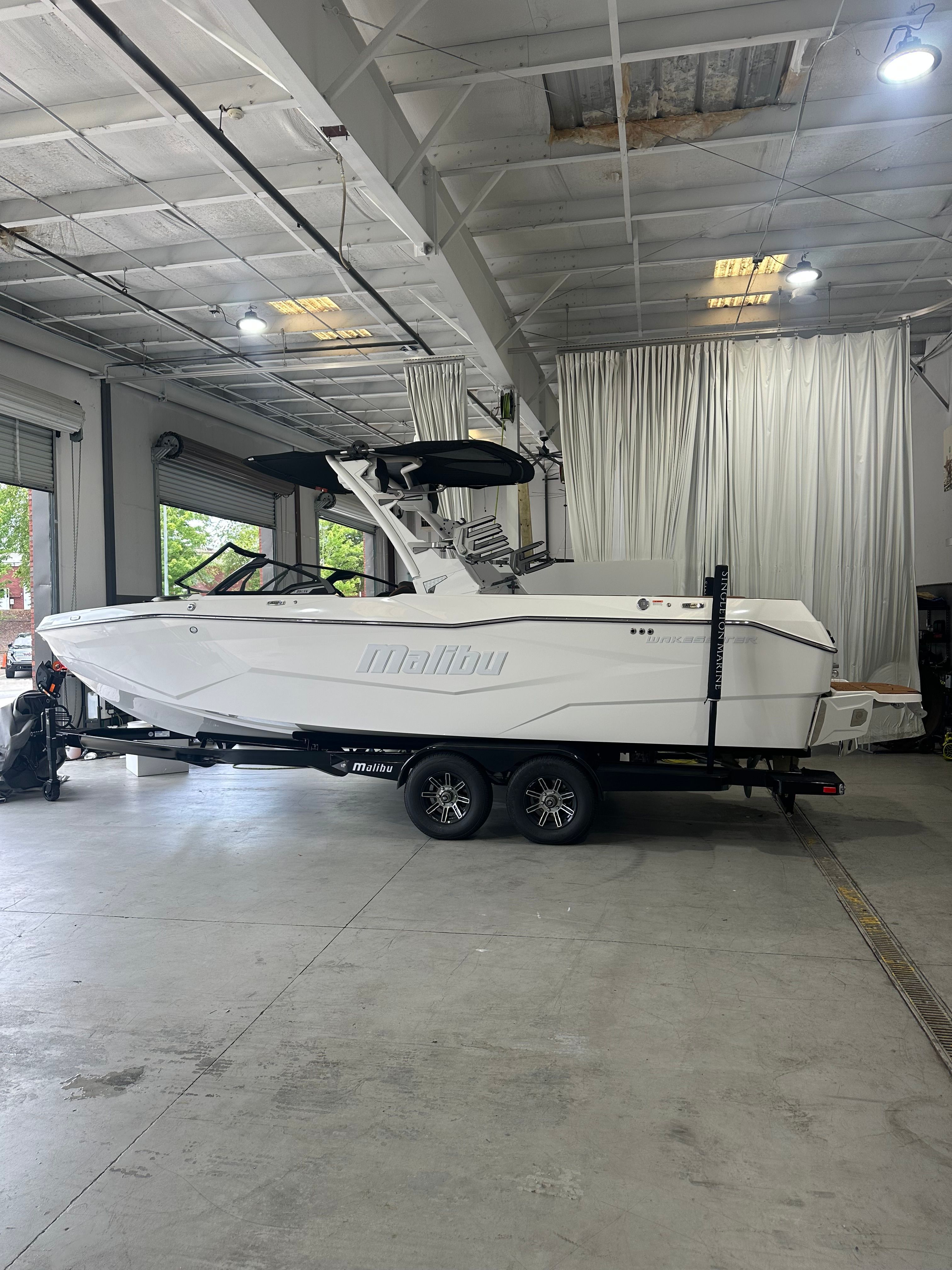 2025 Malibu Wakesetter 25 LSV