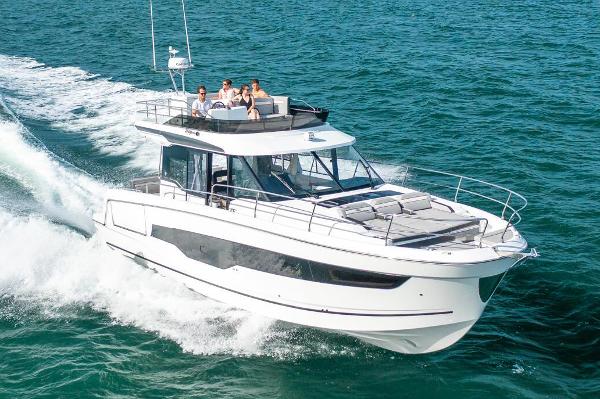 Jeanneau NC Weekender 1295 Fly Manufacturer Provided Image