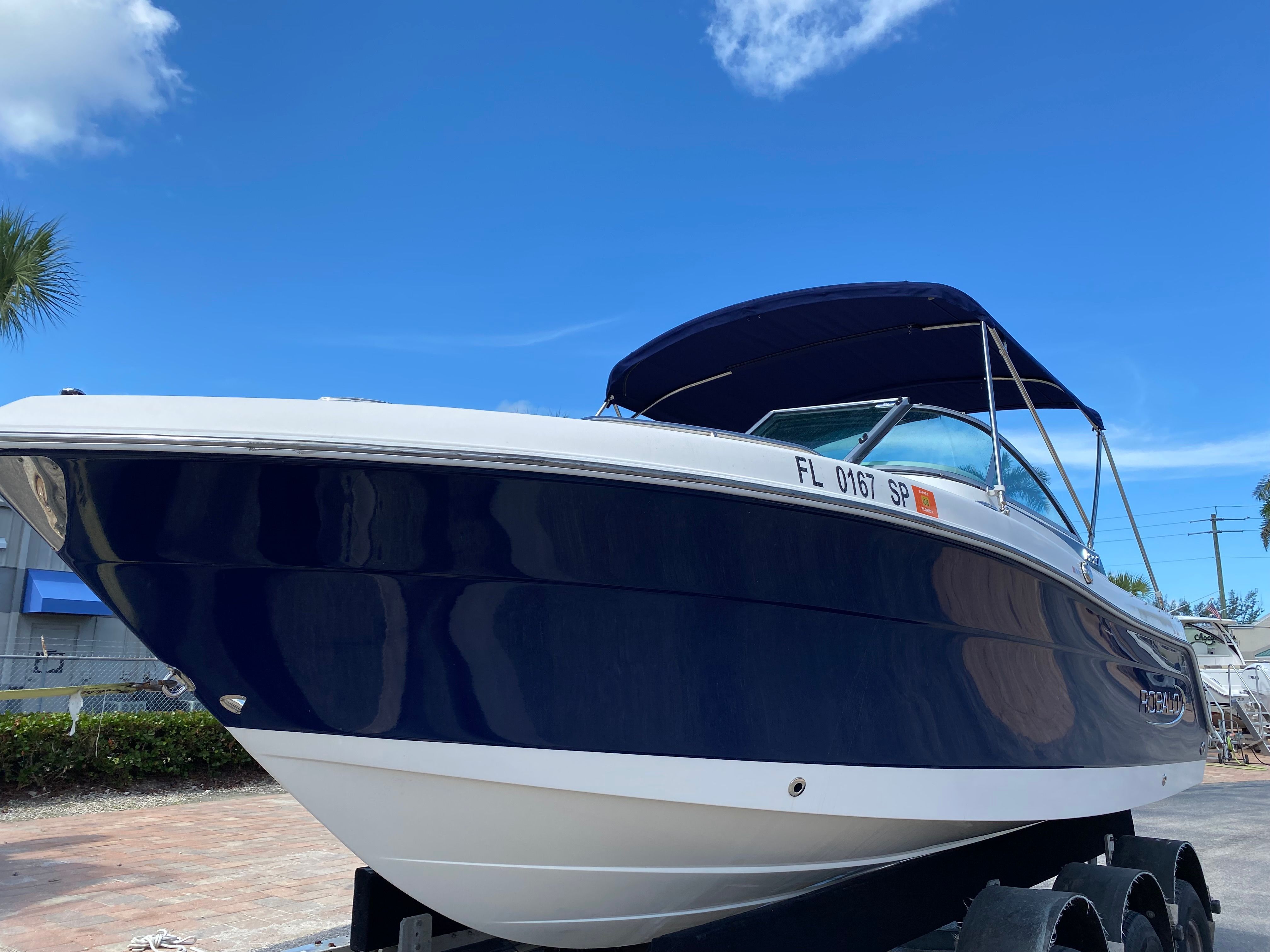 2019 Robalo R227 DC
