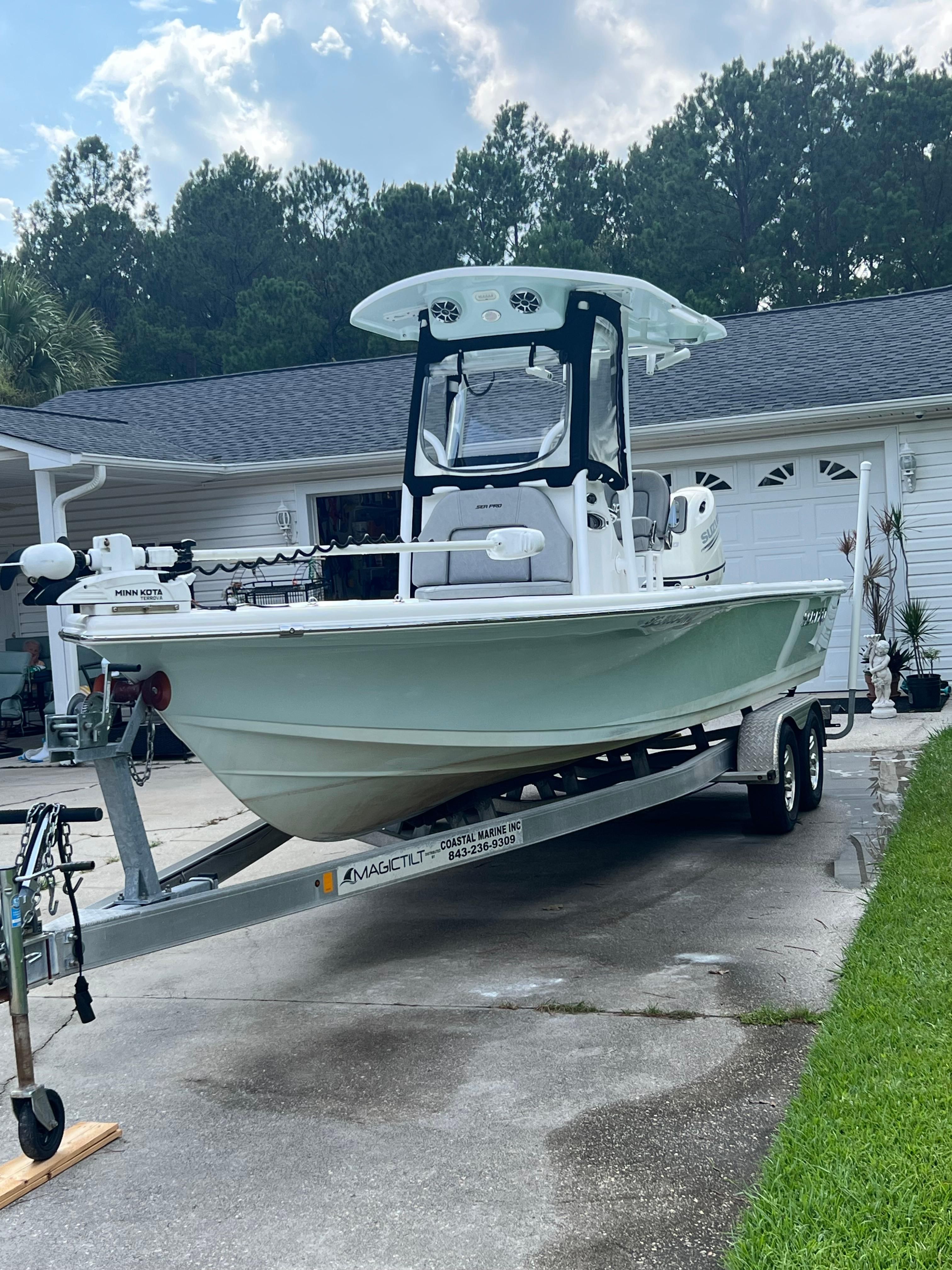 2021 Sea Pro 248 DLX Bay Boat