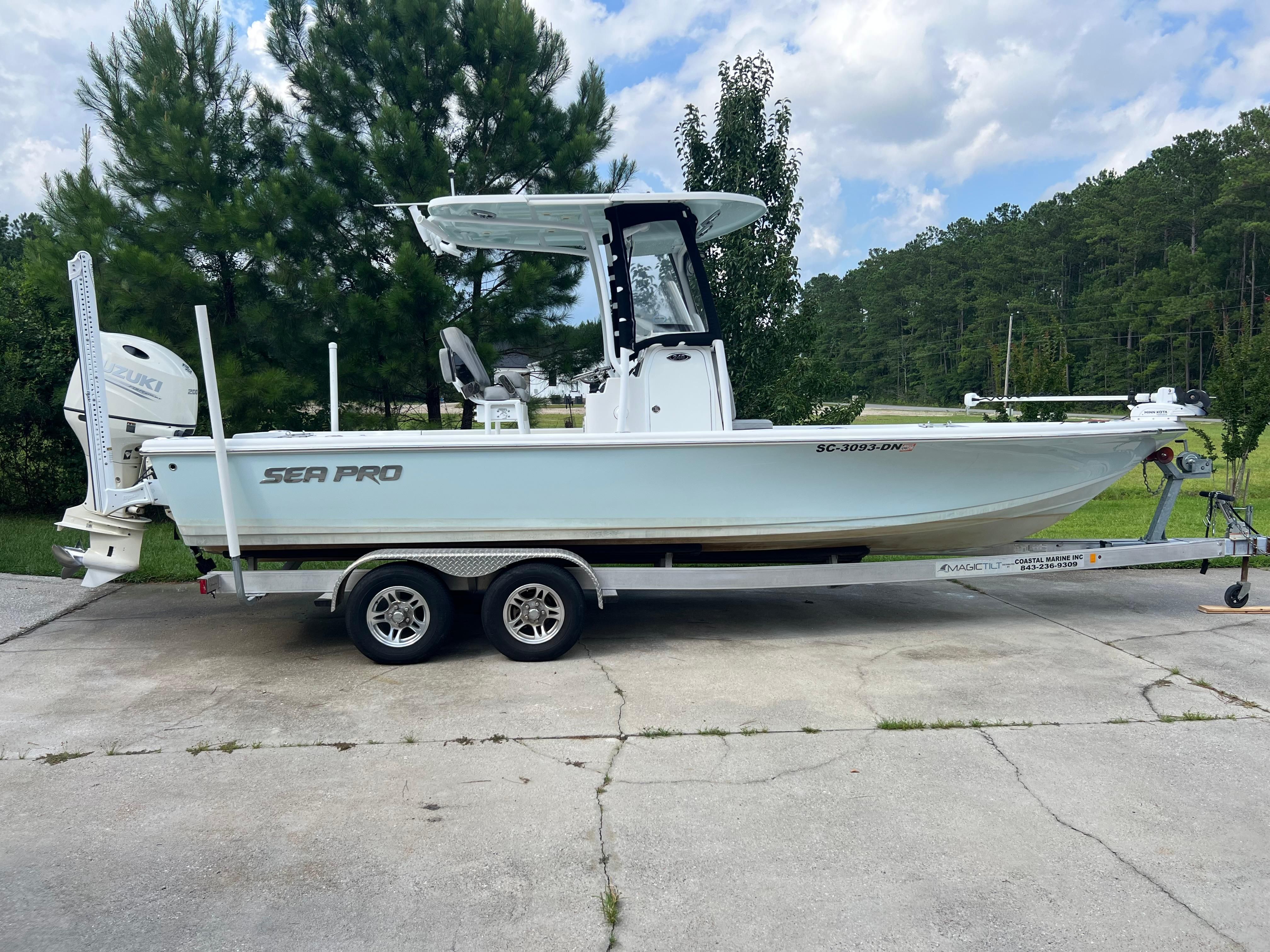 2021 Sea Pro 248 DLX Bay Boat