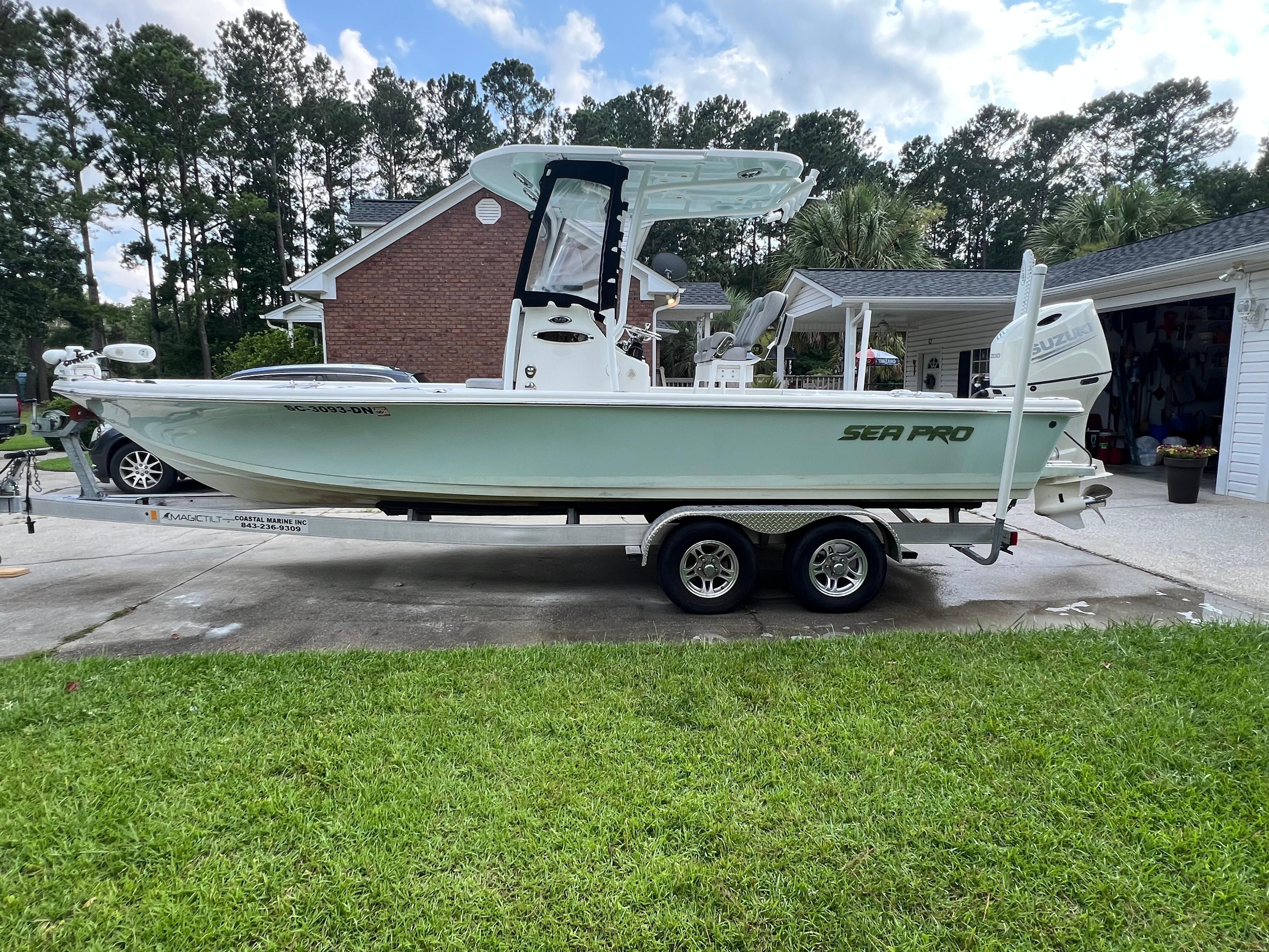 2021 Sea Pro 248 DLX Bay Boat