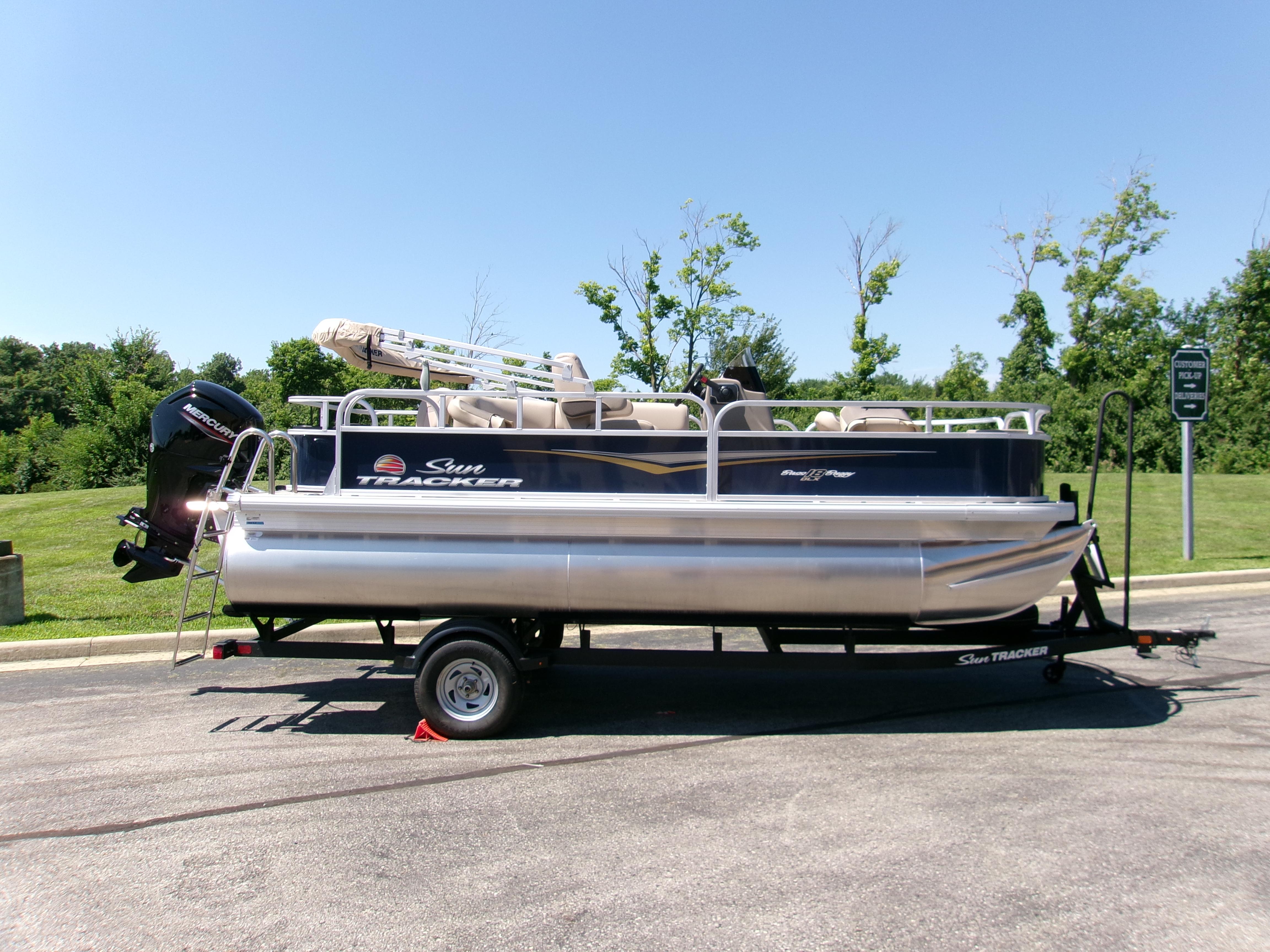 2025 Sun Tracker Bass Buggy 18 DLX