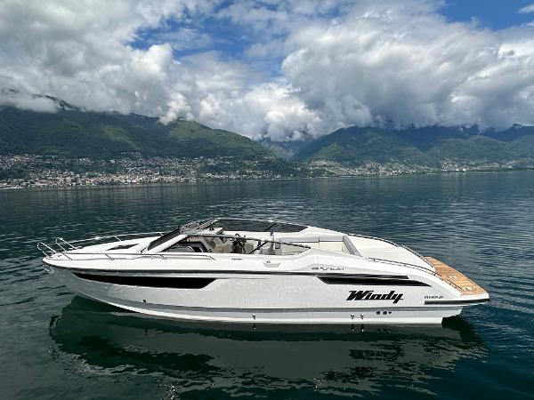 2024 Windy 29 Huracán