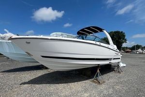 Monterey 275SS Super Sport 2026 Monterey 275 Super Sport boat on stands under a clear blue sky.