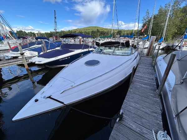 Crownline 266 CCR Crownline 266 CCR 2000 boat docked at marina with clear blue sky.
