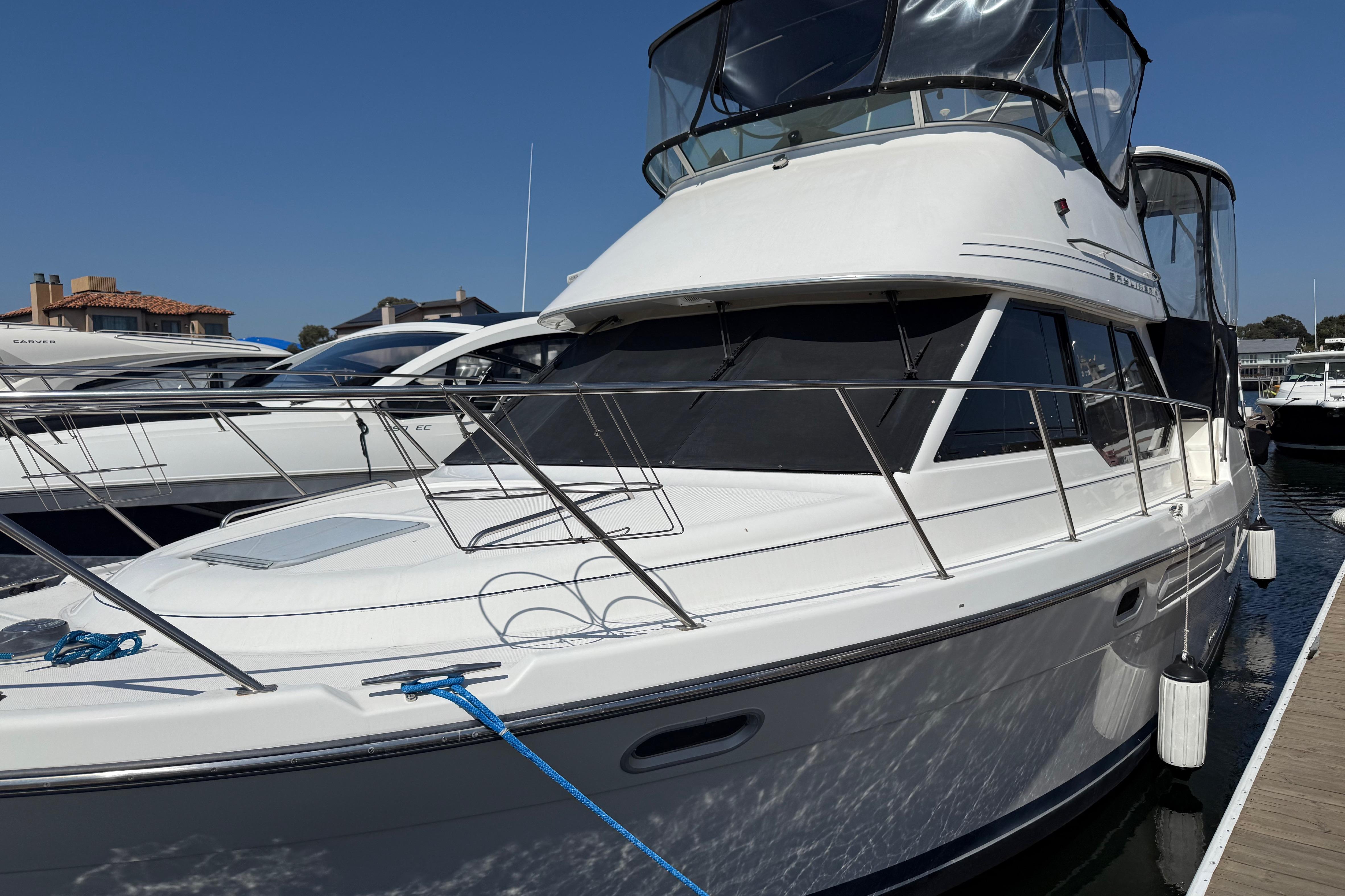 2001 Bayliner 4087 Aft Cabin Motoryacht