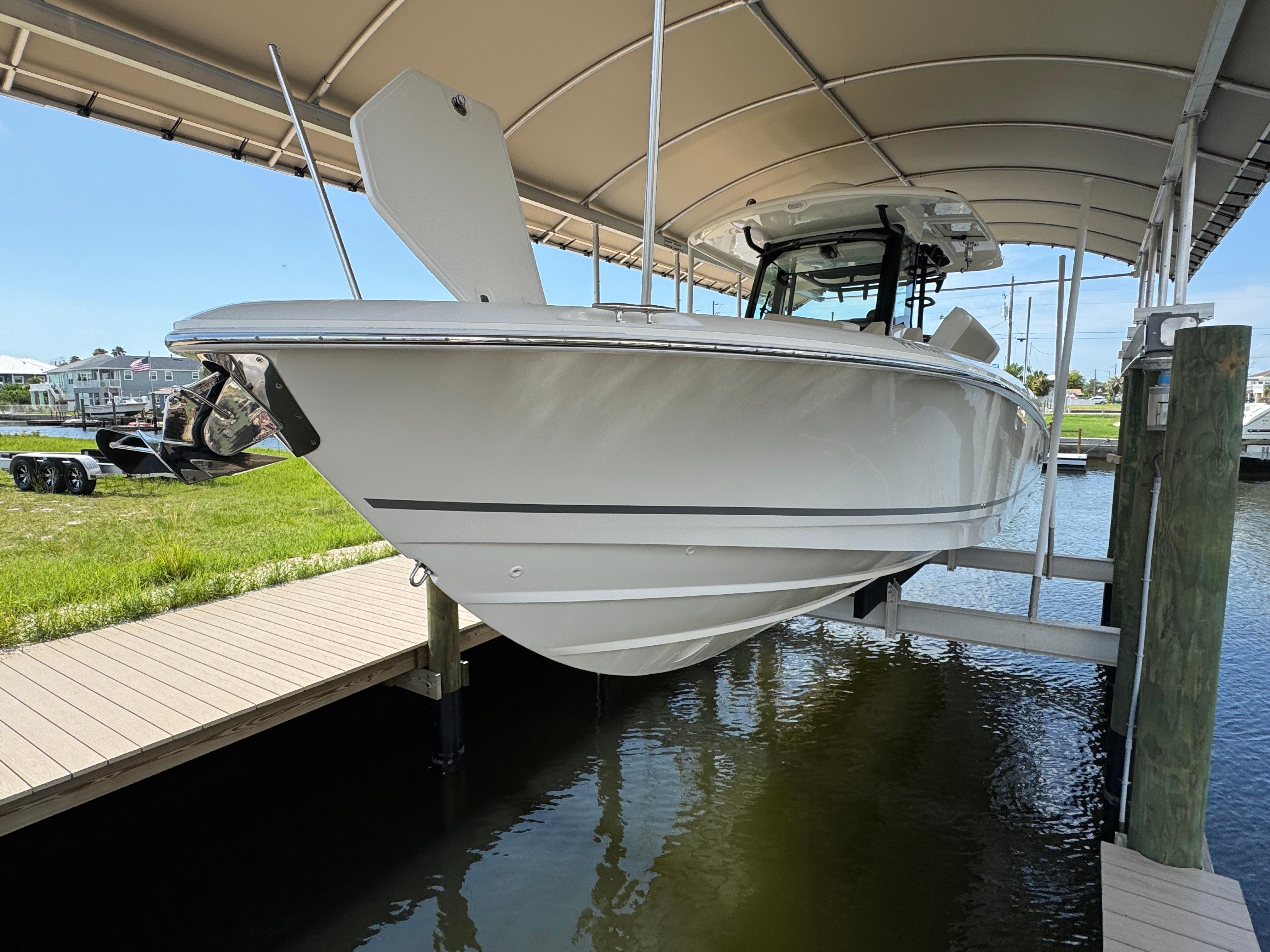2022 Boston Whaler 330 Outrage