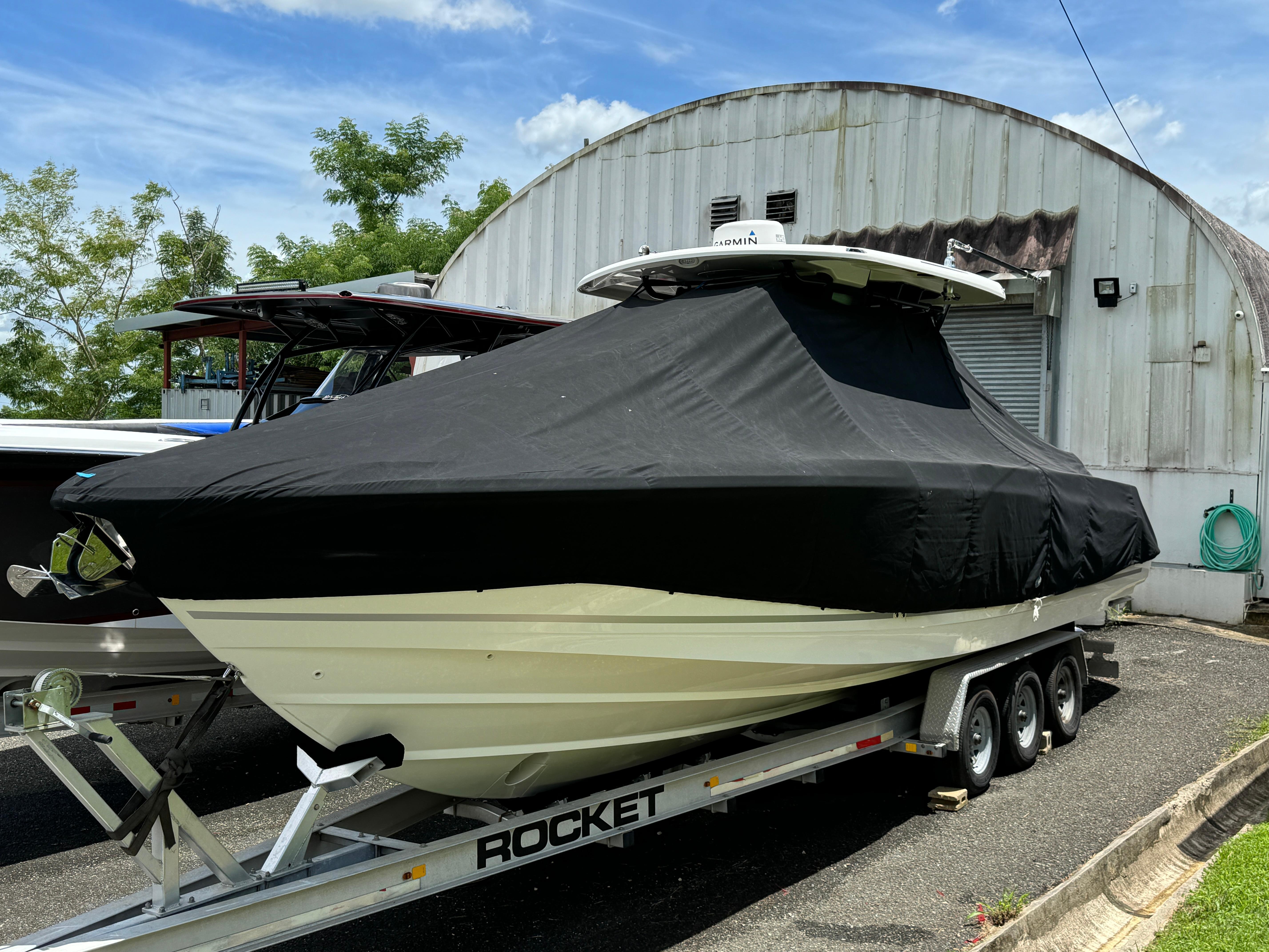2022 Boston Whaler 330 Outrage