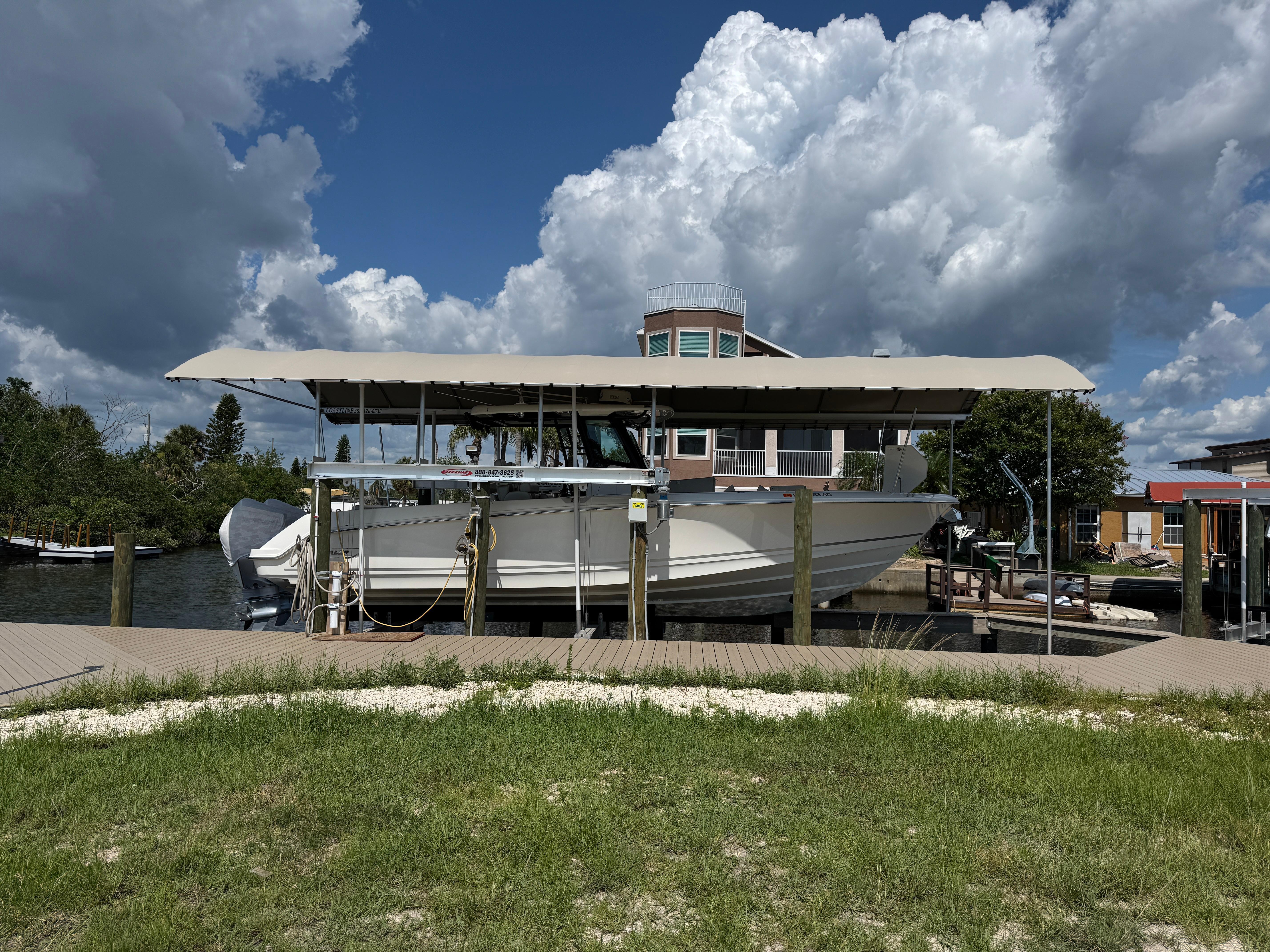 2022 Boston Whaler 330 Outrage