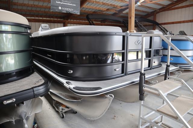 Bentley Pontoons Legacy 223 Navigator Triple Tube Pkg