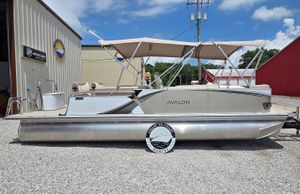 Avalon Platinum LSZ 2585 Quad Lounger Shift 2025 Avalon Platinum LSZ 2585 Quad Lounger Shift pontoon boat at dealership, side view.