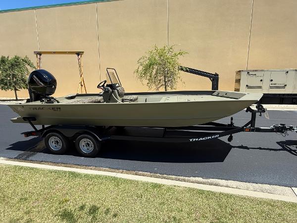 2025 Tracker Grizzly 2072 CC