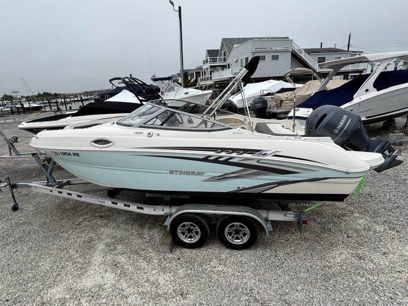 2018 Stingray 214 LR
