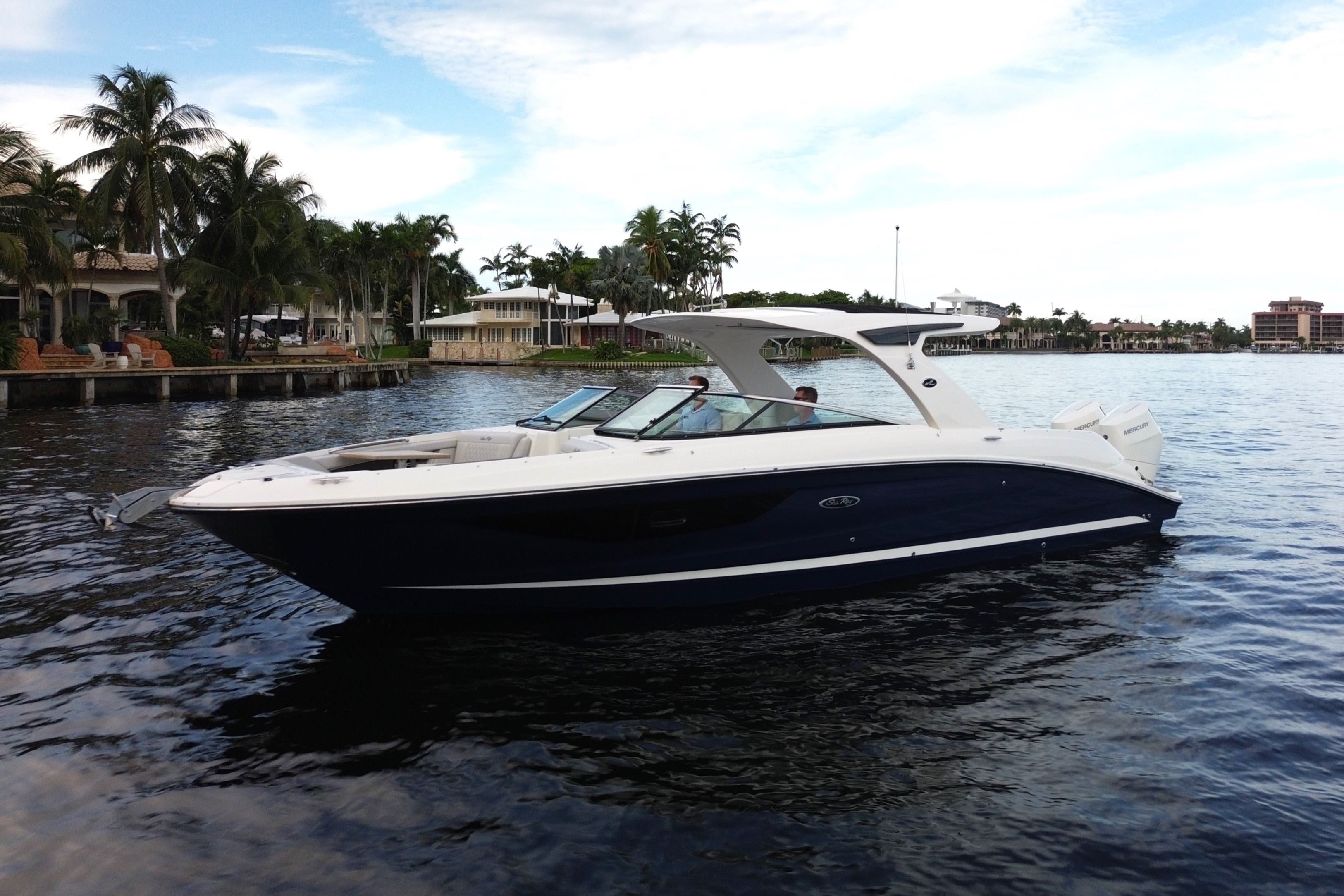 Sea Ray SLX 350 Outboard