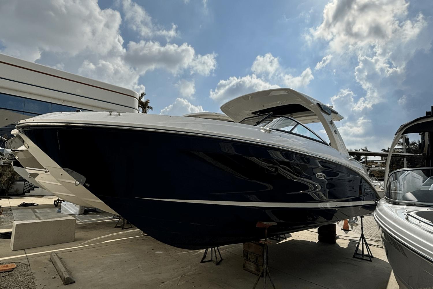 Sea Ray SLX 350 Outboard