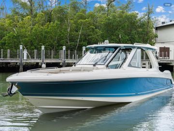 2022 Boston Whaler 380 Realm