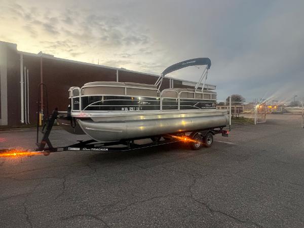2018 Sun Tracker Party Barge 22 DLX