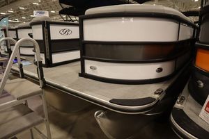 Bentley Pontoons Legacy 243 Swingback Triple Tube Pkg