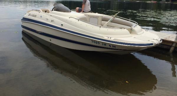 2002 Larson Escape 213