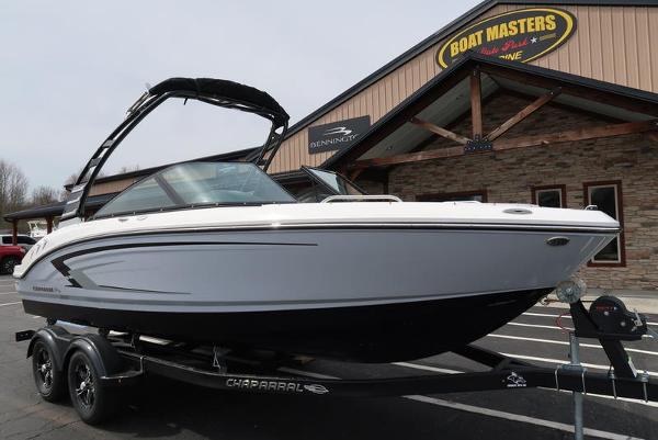 Chaparral 21 SSi 2025 Chaparral 21 SSi boat on trailer outside dealership.