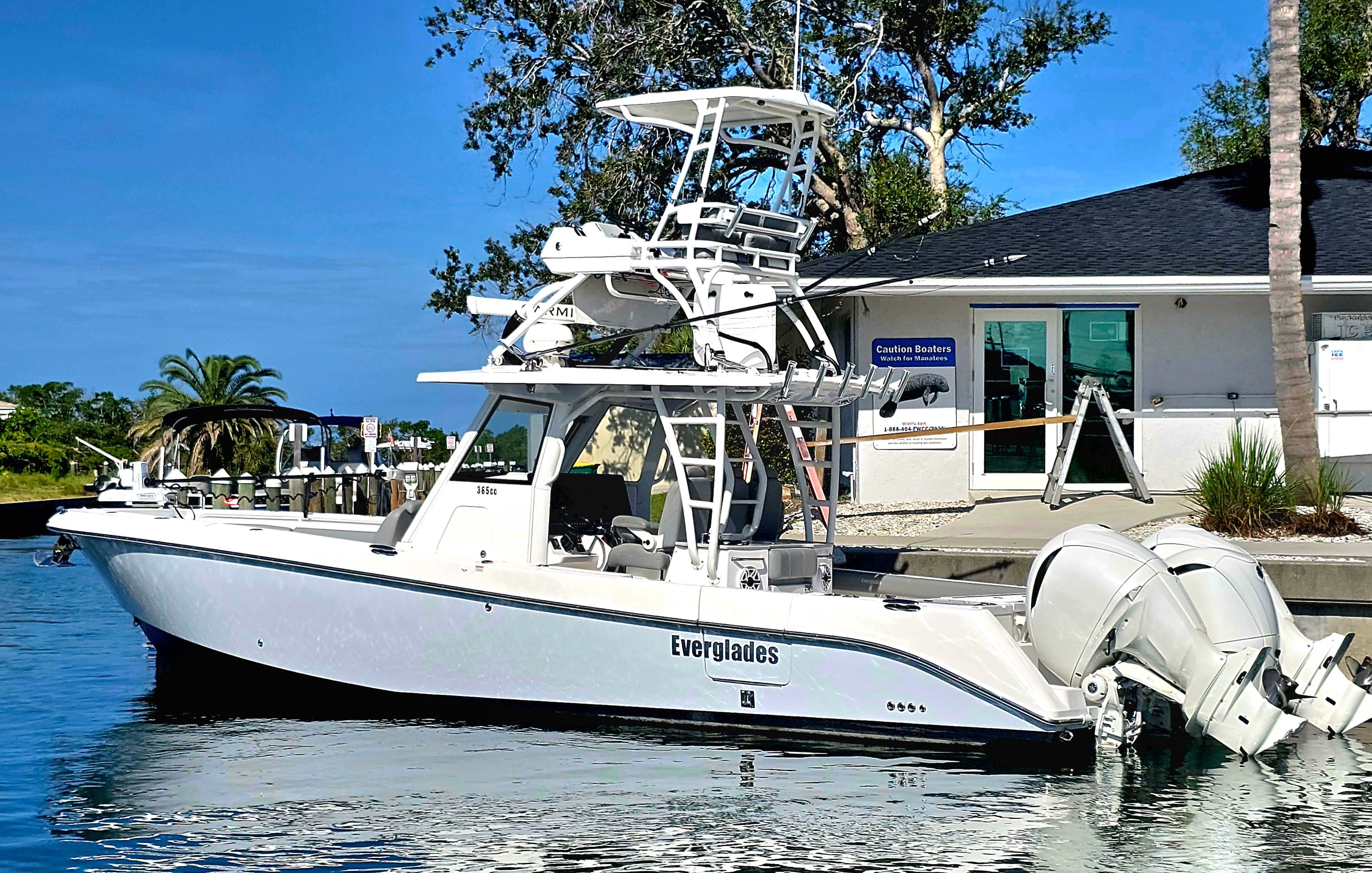 2022 Everglades 365 CC