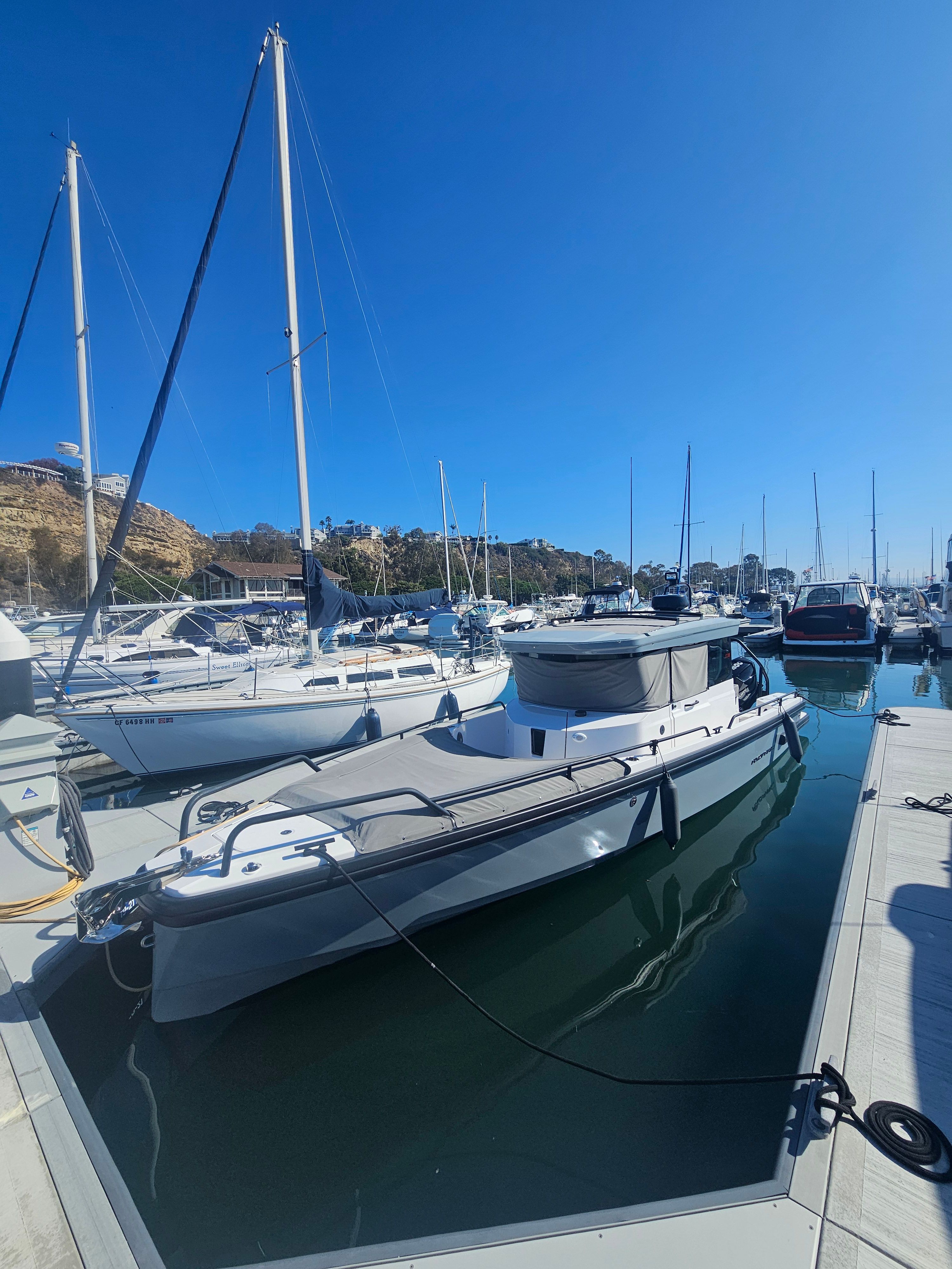 2021 Axopar 28 Cabin AC