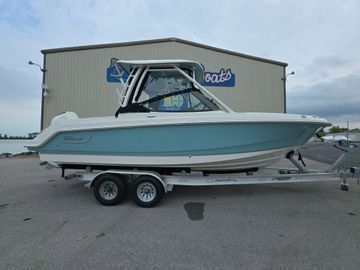 2023 Boston Whaler 240 Vantage