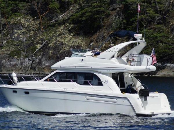 2001 Bayliner 3488 Command Bridge Motor Yacht