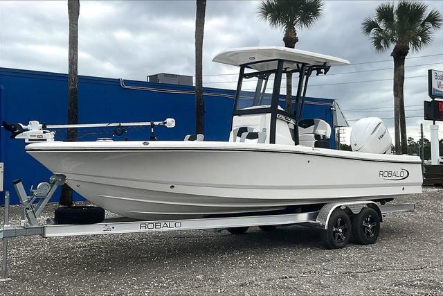 2025 Robalo 246 Cayman