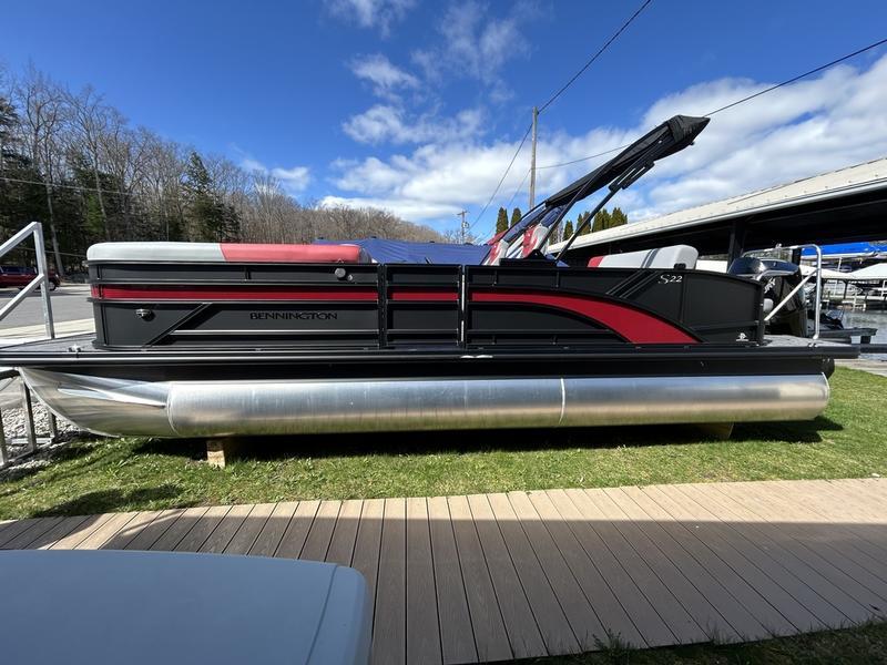 2024 Bennington Marine LLC 22SSB-SPSSR