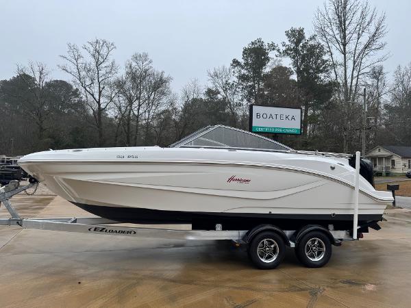 2022 Hurricane SunDeck 235 OB