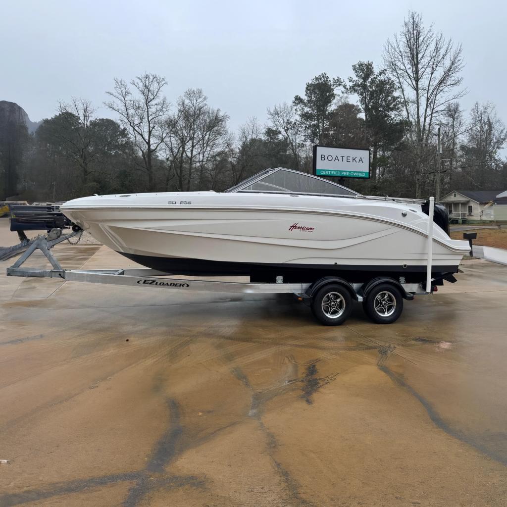 2022 Hurricane SunDeck 235 OB