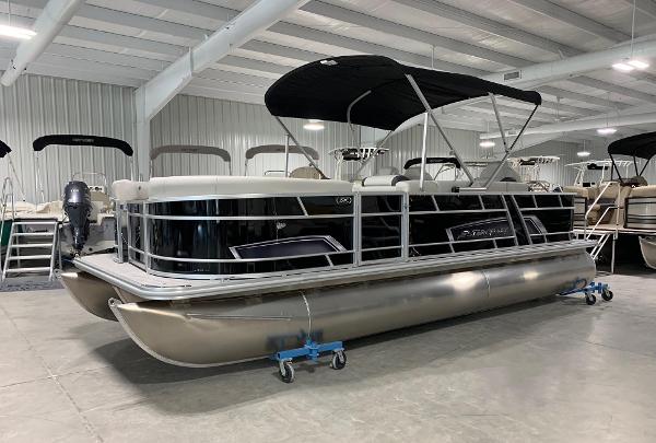 Starcraft EX22 FD 2024 Starcraft EX22 FD pontoon boat in showroom.