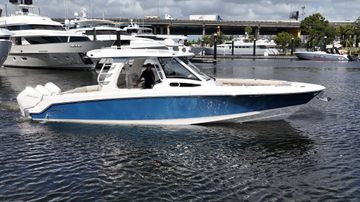 2020 Boston Whaler 350 Realm