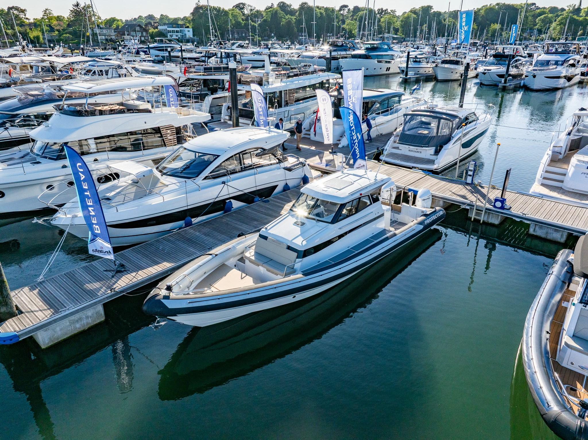 2022 Protector 380 Targa