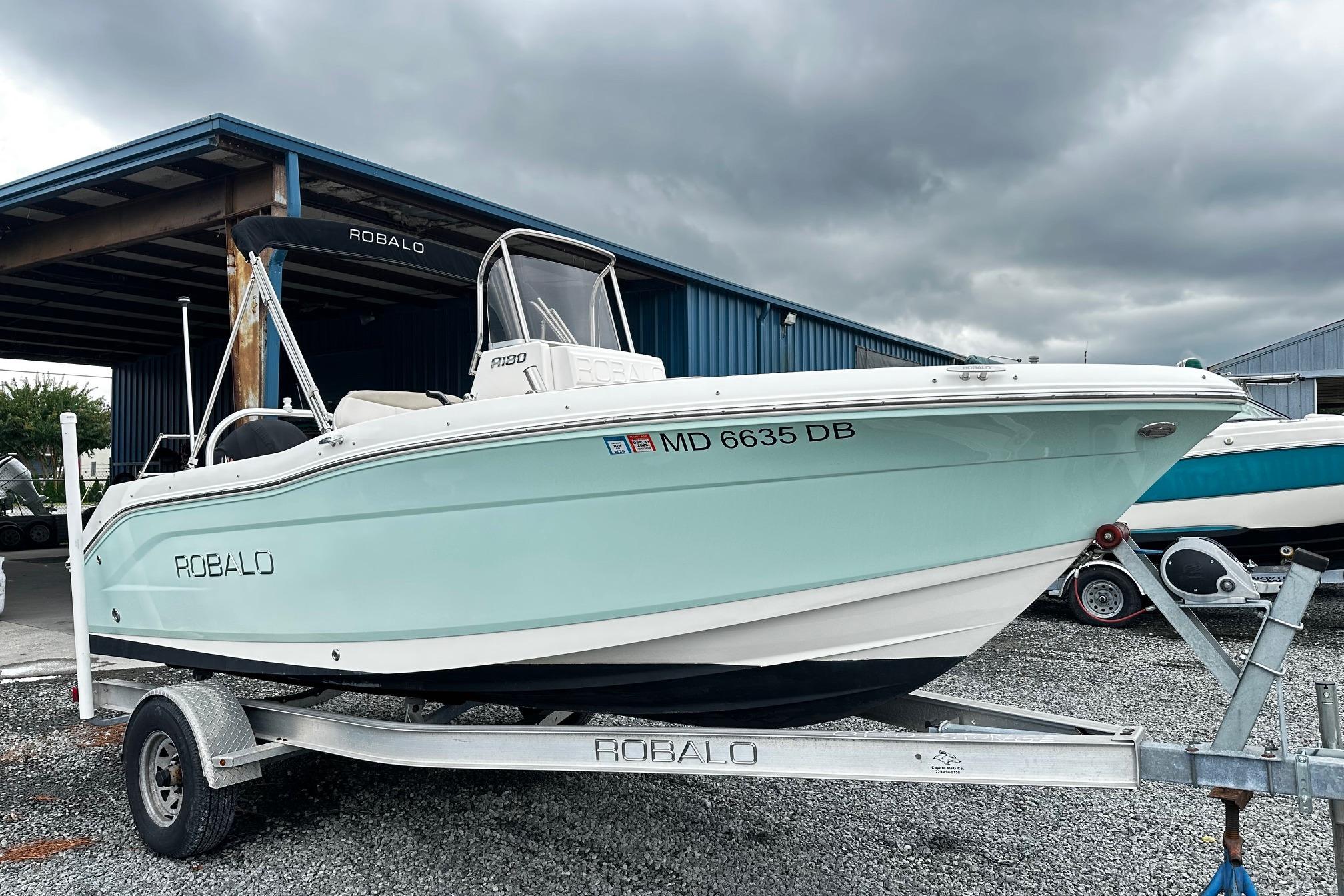 2017 Robalo R180 Center Console