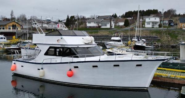 1997 Custom 42 Cape Tour Boat