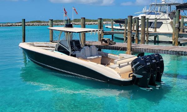 Statement 38 SUV Open 2013 Statement 38 SUV Open boat docked in clear turquoise water.