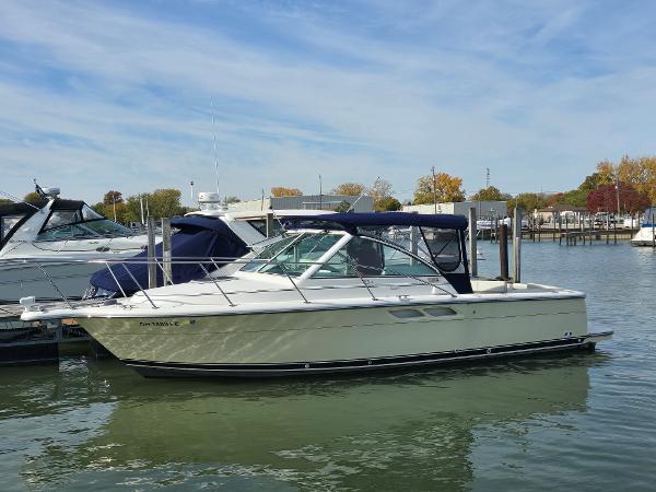 Tiara Yachts 2900 Coronet 2004 Tiara Yachts 2900 Coronet docked in a marina under a clear sky.