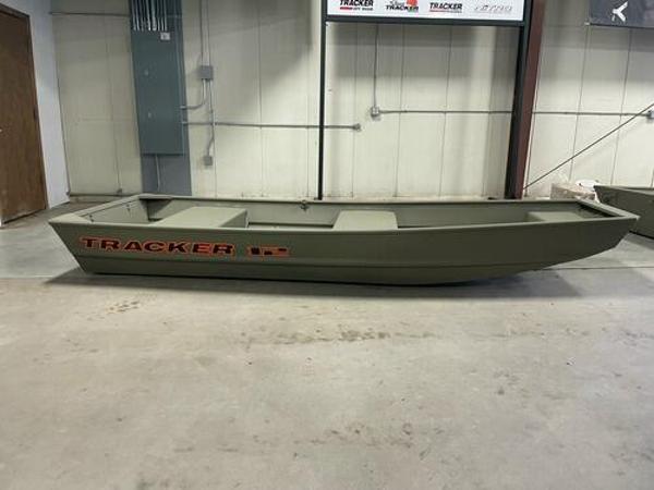 Tracker Grizzly 1236 Jon 2024 Tracker Grizzly 1236 Jon boat in a showroom.