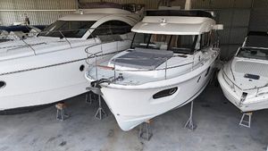 Beneteau Swift Trawler 41 Fly 2024 Beneteau Swift Trawler 41 Fly in storage, showcasing sleek design and modern features.