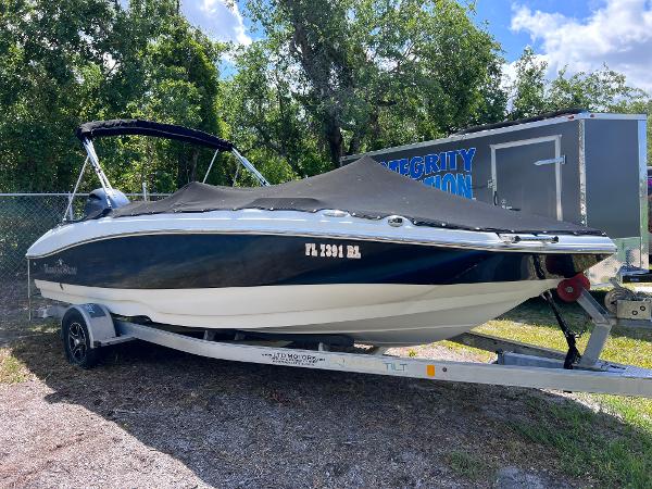 NauticStar 203SC Sport Deck 2017 NauticStar 203SC Sport Deck boat on trailer, covered, parked outdoors.