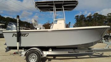 2025 Parker 18SE Center Console