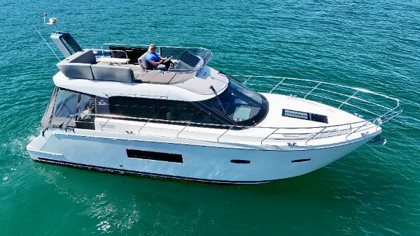Sealine F380