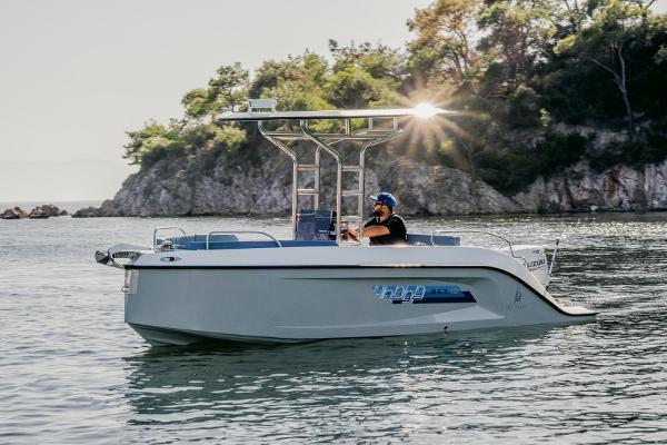2025 Motor Yacht Bey18